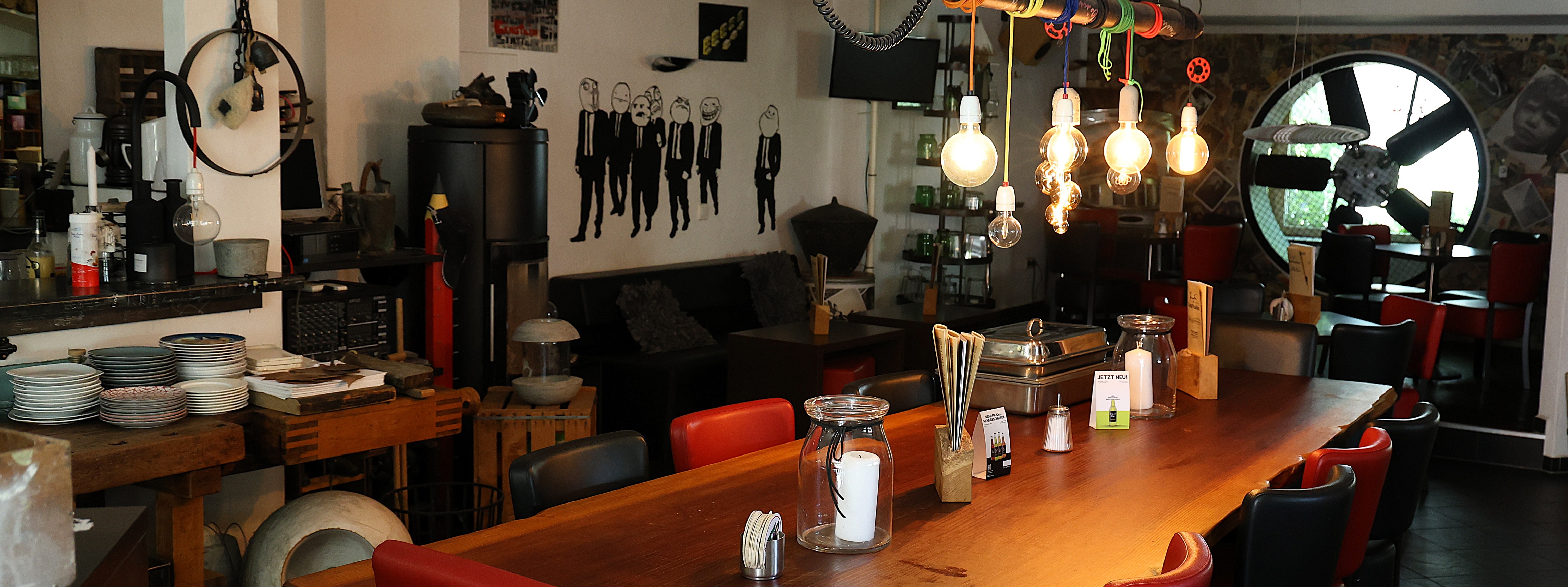 CAFE & LOUNGE